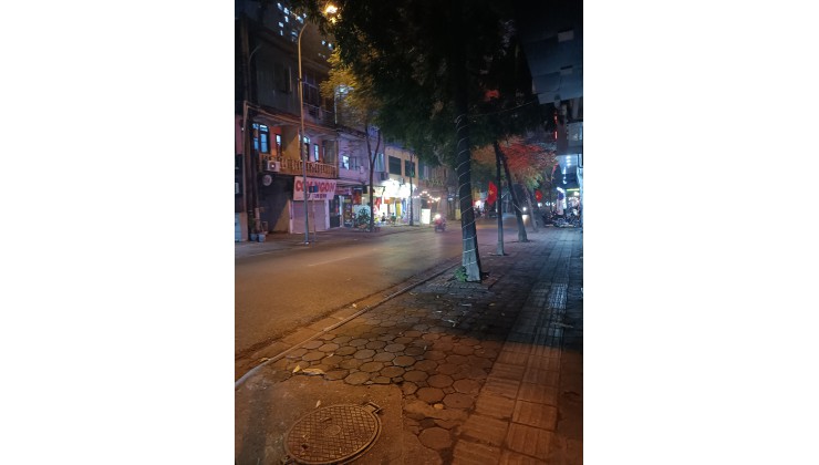 Khu phân lô quân đội, an ninh nhiều tiện ích - Nhà riêng phố Ngụy Như Kon Tum chính chủ cần bán